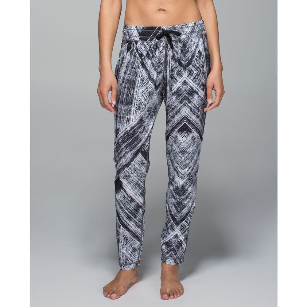 Lululemon Namaskar Pant II Heat Wave White Black 8